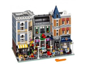 LEGO CREATOR EXPERT 10255 Trg – modeli za odrasle 18