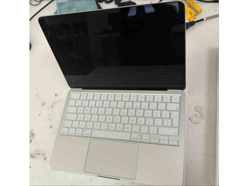 APPLE MacBook Neo 13 (Silver) A18 Pro 6C/5C, 8GB, 256GB SSD (mhfa4ze/a) OUTLET