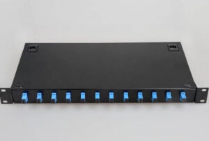 Optički patch panel sa 12 konektora SC/UPC sa kliznim mehanizmom 1U