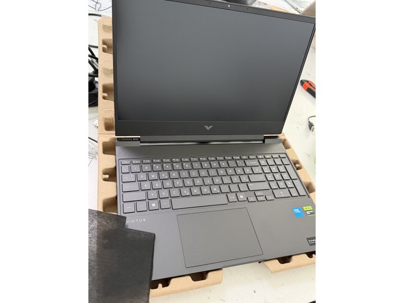 HP Victus 15-fa2110nm (Mica silver) FHD IPS 144Hz, Core 7 240H, 16GB, 1TB SSD, RTX 5060 8GB (C28LLEA) OUTLET